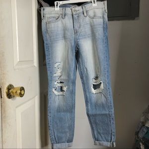 Hollister - Easy Fit Distressed Boyfriend Jeans